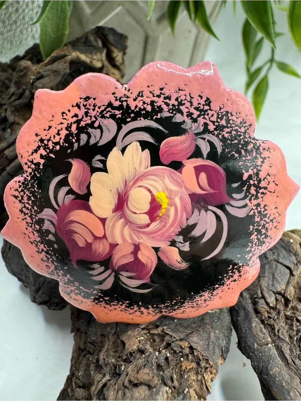 Russian lacquer brooch, EUC. Peachy-pink  design on black. High gloss finish.
